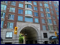 Yorkville Ave bus tour 109 - Avenue Rd